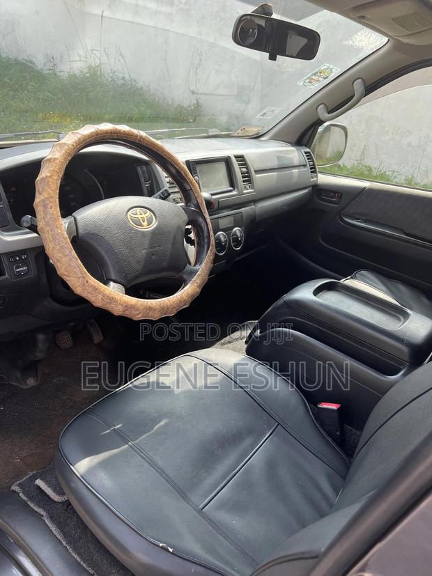 Toyota HiAce 2012 Grey