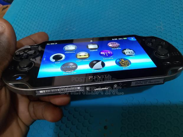 Neat Psvita- Pch1103 Jailbreak With Games photo 6