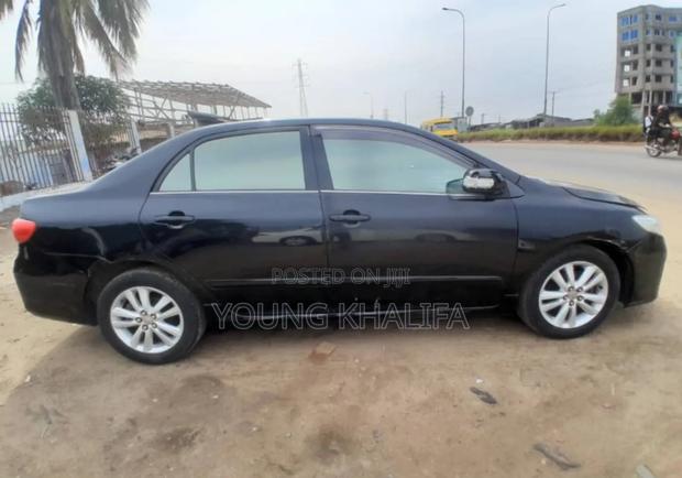 Toyota Corolla Altis 2010 Black