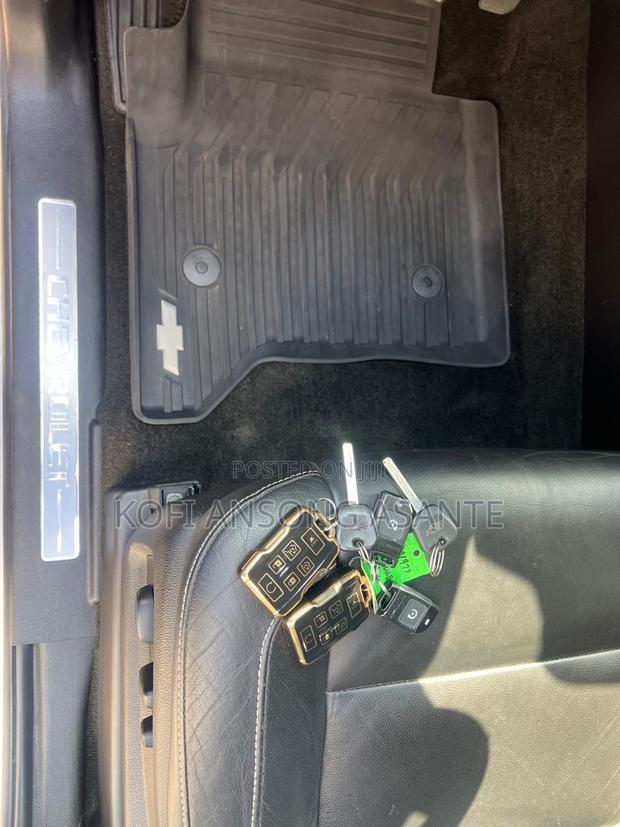 Chevrolet Suburban LT 4x4 2017 Gray