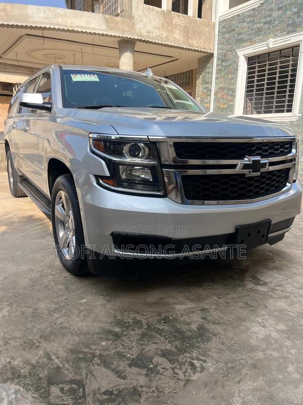 Chevrolet Suburban LT 4x4 2017 Gray