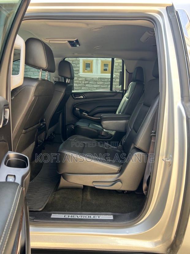 Chevrolet Suburban LT 4x4 2017 Gray