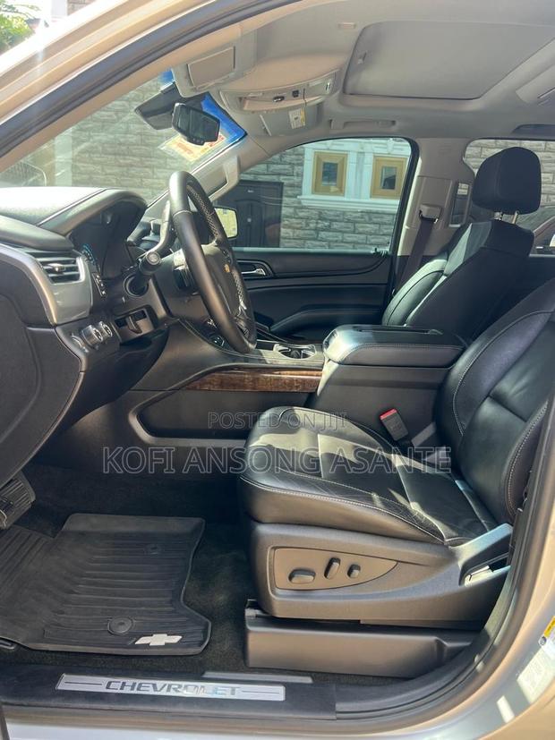 Chevrolet Suburban LT 4x4 2017 Gray