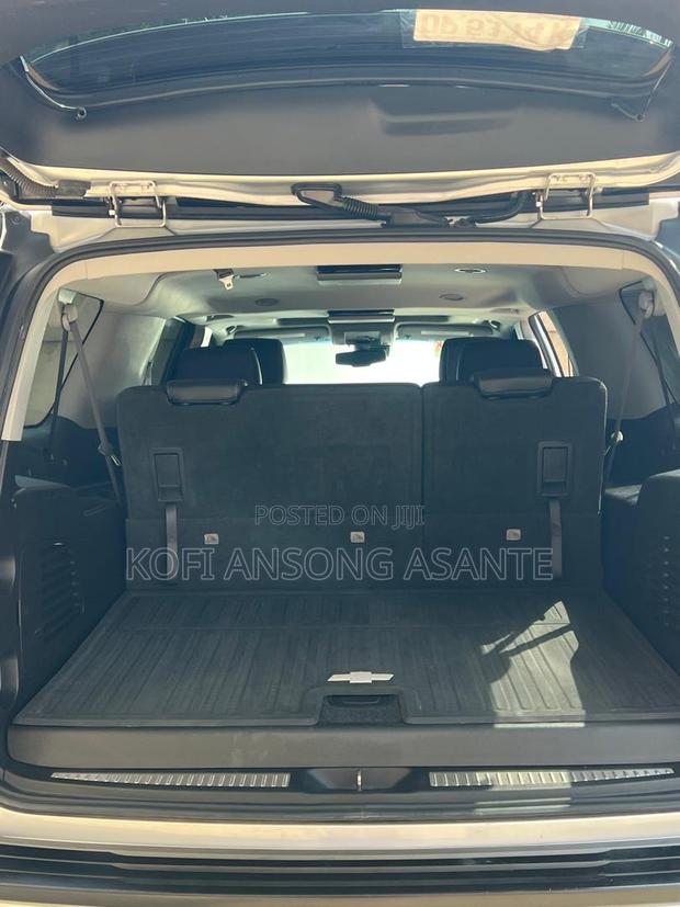 Chevrolet Suburban LT 4x4 2017 Gray