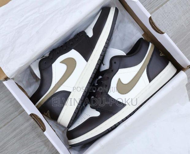 Air Jordan 1 Low Sneaker · Photo 3