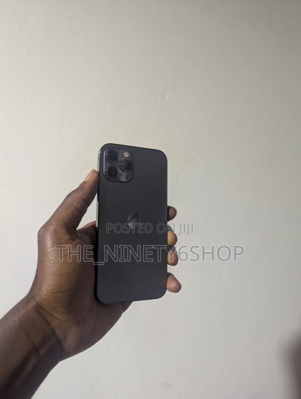 Apple iPhone 12 Pro 128 GB Silver · Photo 4