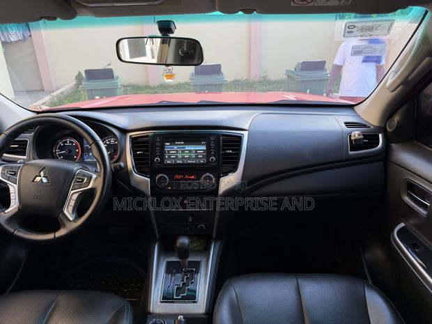 Mitsubishi L200 2022 Pink