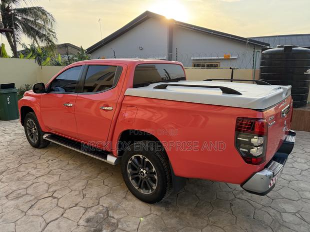 Mitsubishi L200 2022 Pink