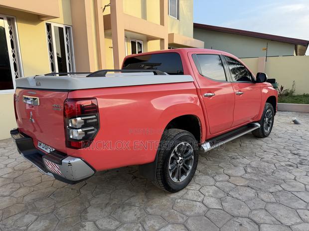 Mitsubishi L200 2022 Pink