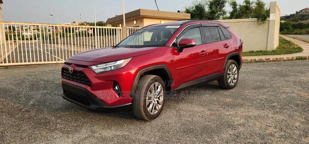 Toyota RAV4 XLE Premium AWD 2023 Burgundy photo 3
