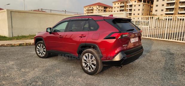Toyota RAV4 XLE Premium AWD 2023 Burgundy photo 4