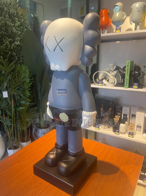 Standing Kaws Big