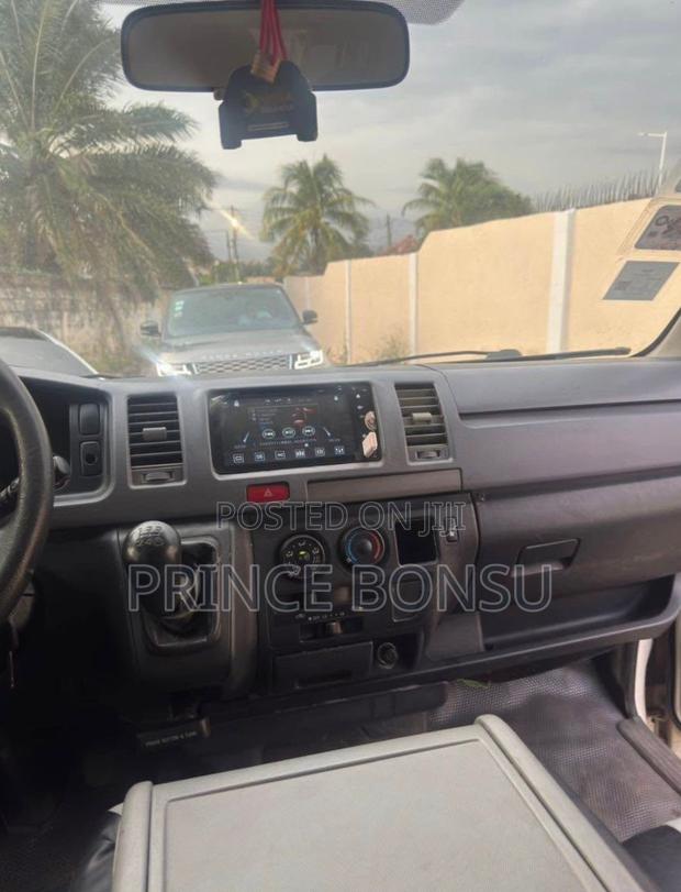 Toyota HiAce 2011 White