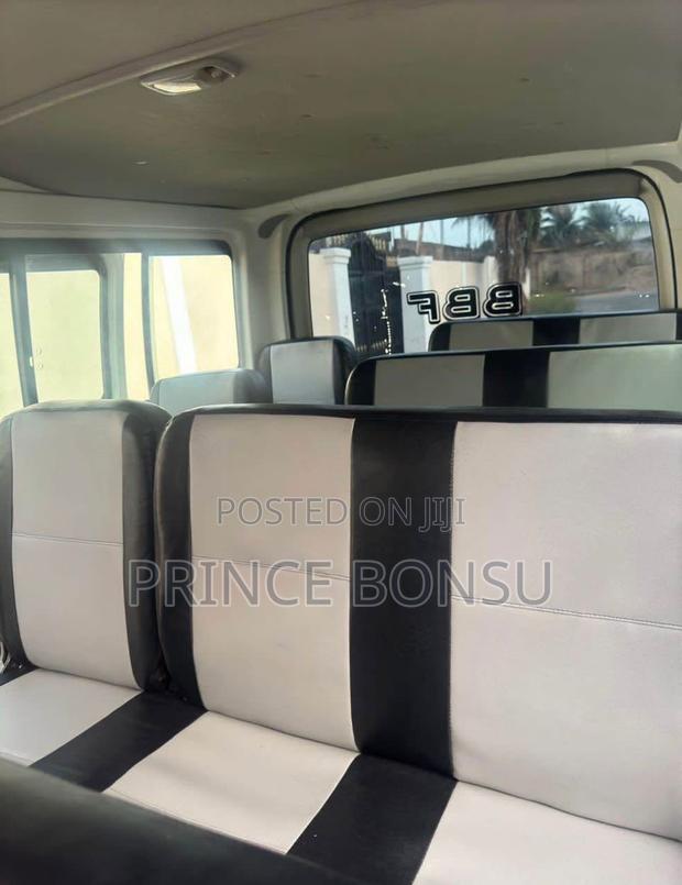 Toyota HiAce 2011 White
