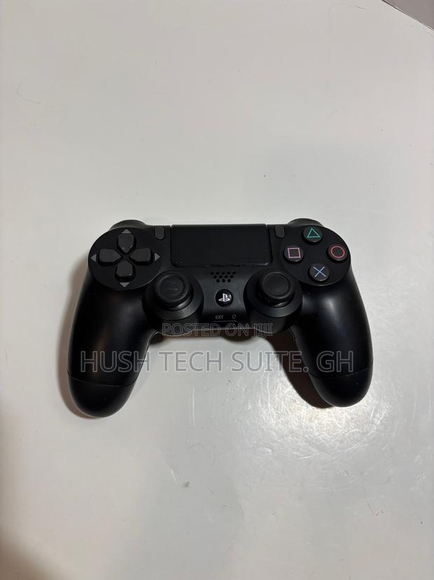 Ps4 Available With One Controller and Games photo 2