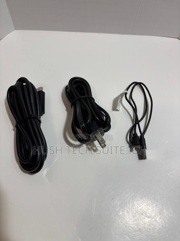 Ps4 Available With One Controller and Games photo 3