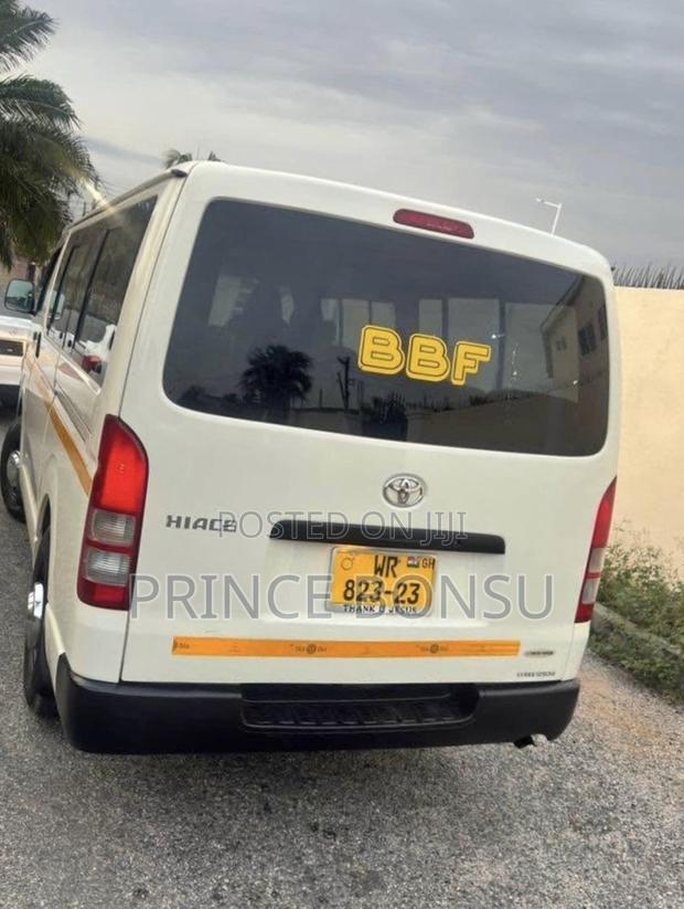 Toyota HiAce 2011 White