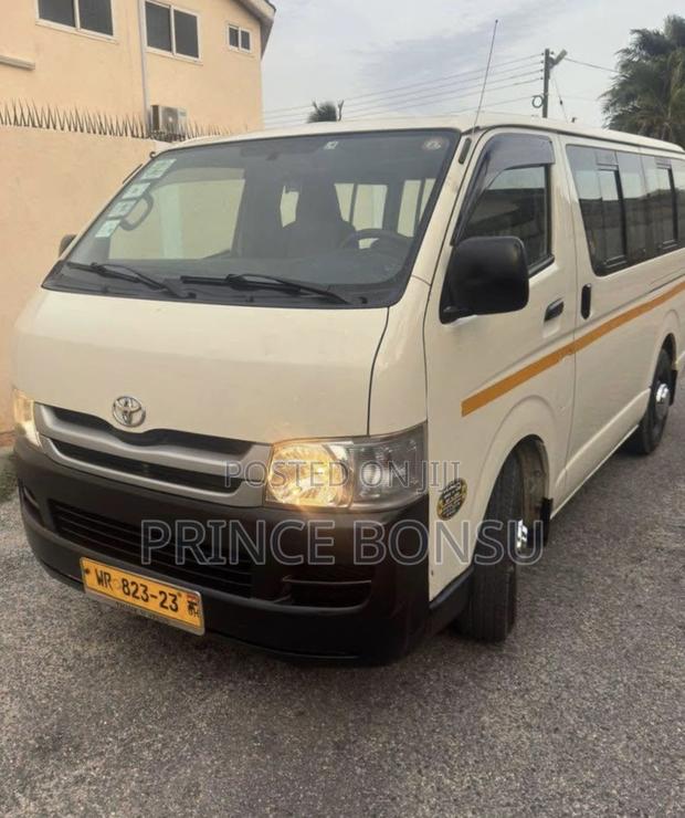 Toyota HiAce 2011 White
