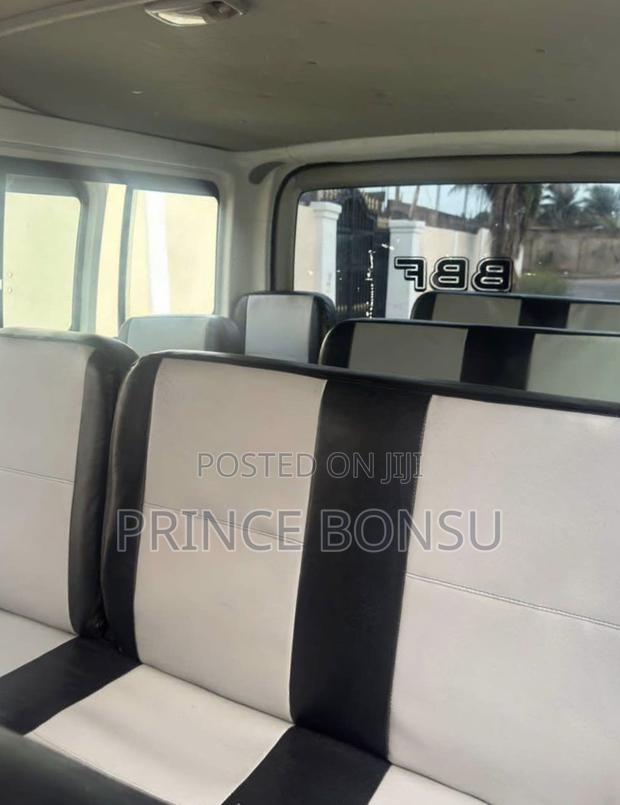 Toyota HiAce 2011 White