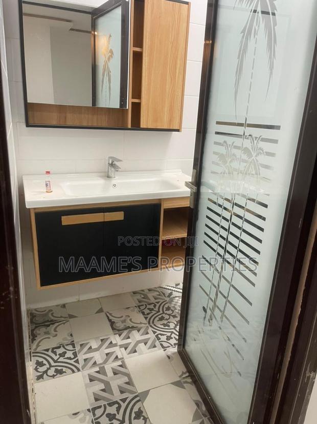 4bdrm Duplex in Tema Metropolitan for sale · Photo 3