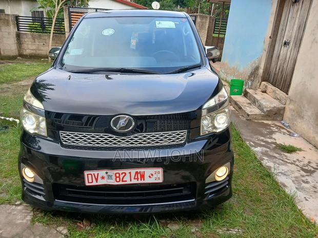 Toyota Voxy 2013 Black