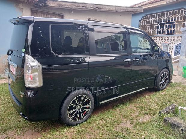 Toyota Voxy 2013 Black