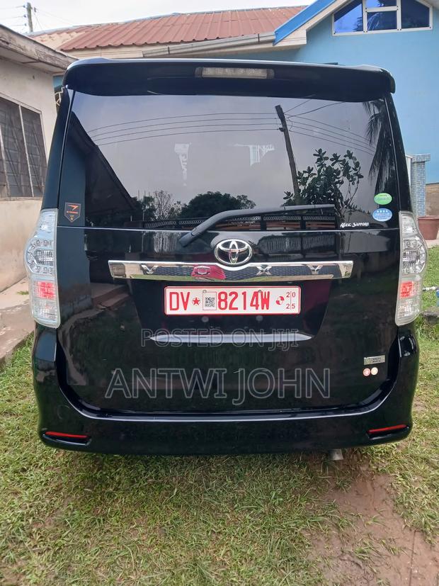 Toyota Voxy 2013 Black