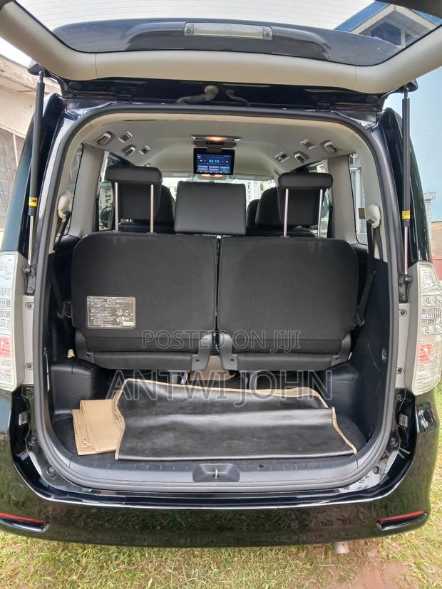 Toyota Voxy 2013 Black