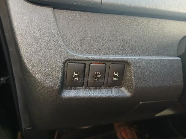 Toyota Voxy 2013 Black