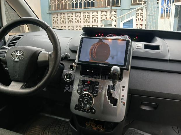 Toyota Voxy 2013 Black