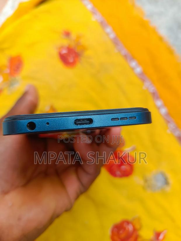 Infinix Hot 30i 128 GB Black · Photo 2
