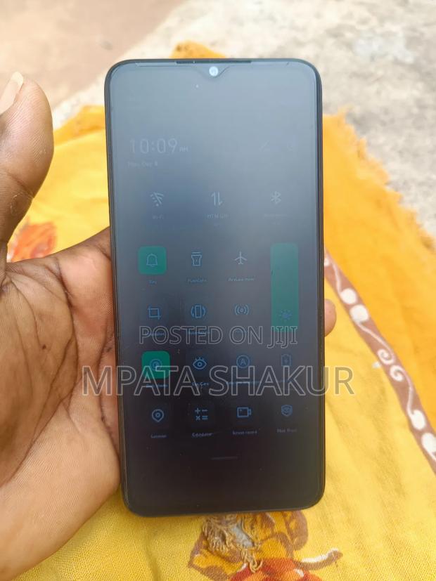Infinix Hot 30i 128 GB Black · Photo 3