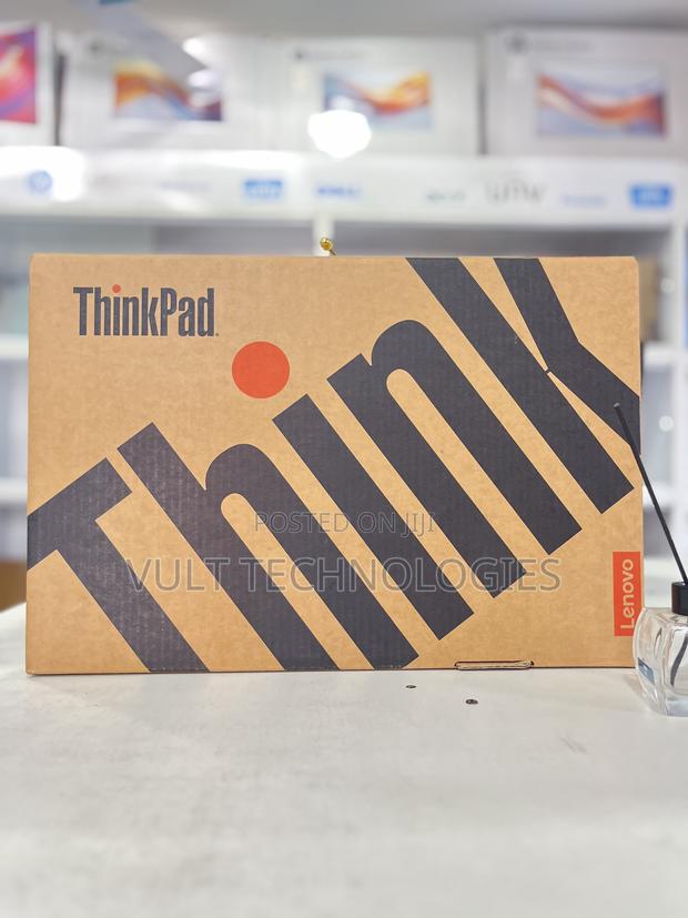 New Laptop Lenovo ThinkPad E14 Gen 5 8GB Intel Core i5 SSD 512GB