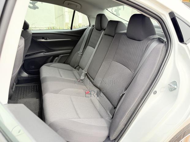 Toyota Camry SE 2025 White