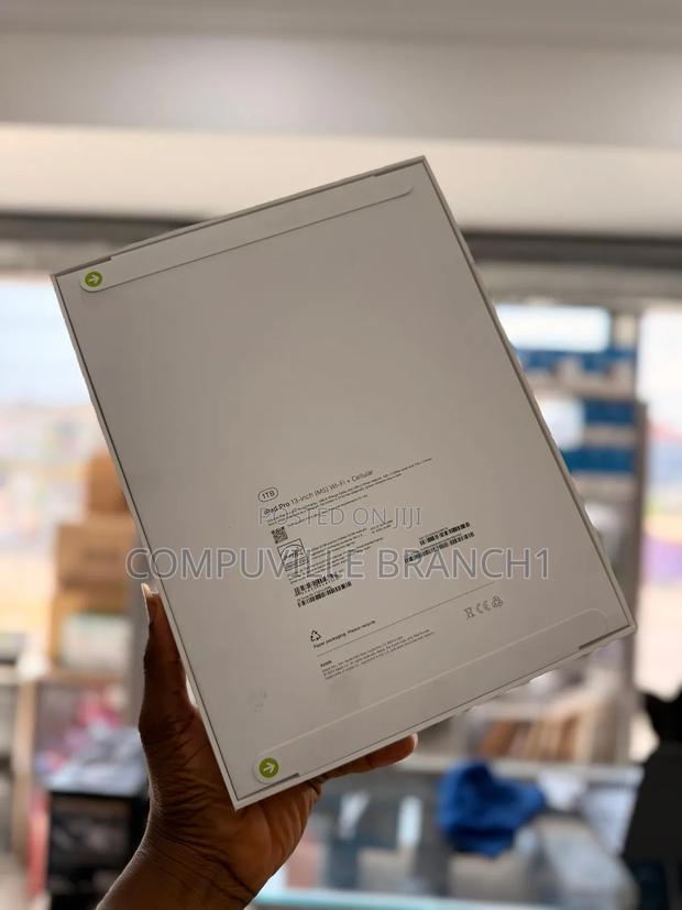 New Apple iPad Pro 13 (2025) 1 TB Black photo 3