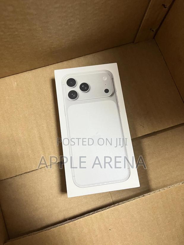New Apple iPhone 17 Pro Max 256 GB Silver · Photo 4