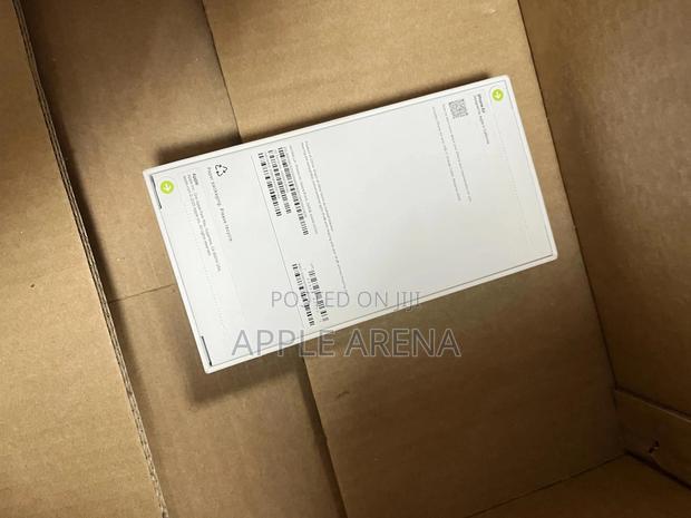 New Apple iPhone 16 128 GB Blue · Photo 4