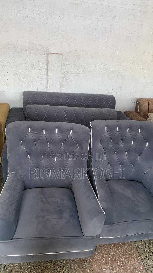 A Complete Set of a Royal Sofa photo 2