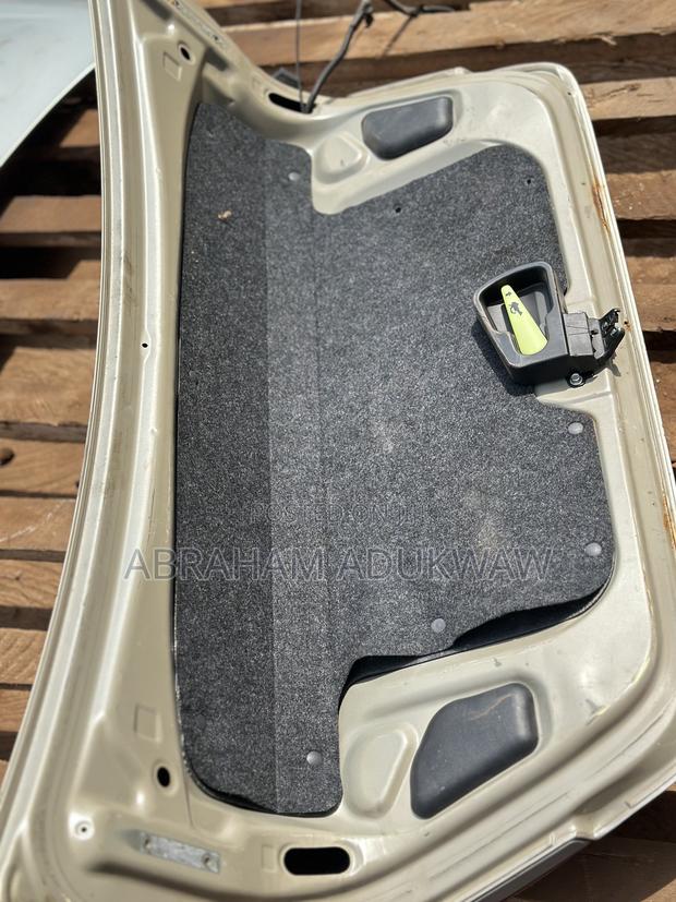 Toyota Corolla 205-2010 Boot/Tailgate photo 3