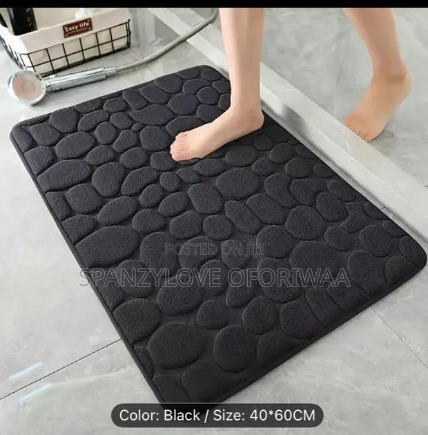 Plush Coral Bath Mat · Photo 2