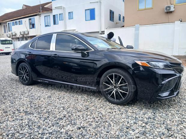 Toyota Camry SE 2021 Black