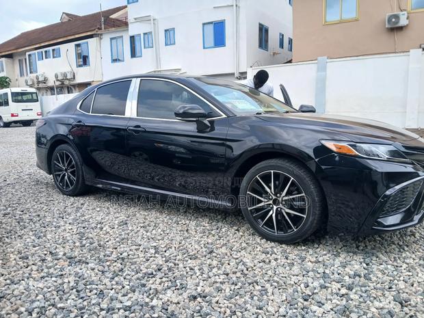 Toyota Camry SE 2021 Black