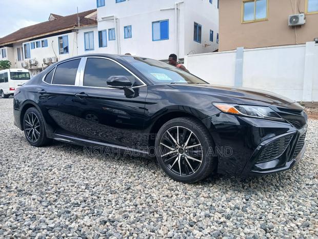 Toyota Camry SE 2021 Black