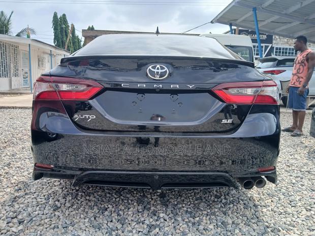 Toyota Camry SE 2021 Black
