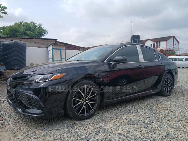 Toyota Camry SE 2021 Black