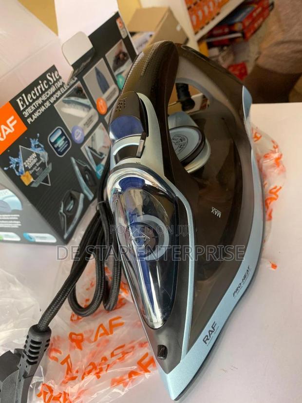 Raf Steam Iron Sleek Design