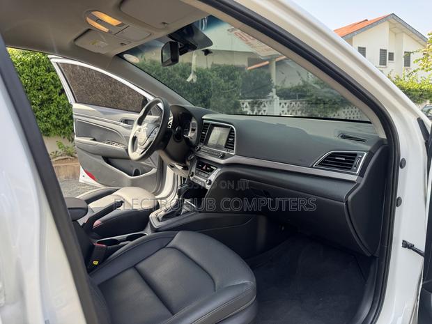 Hyundai Avante 2018 White