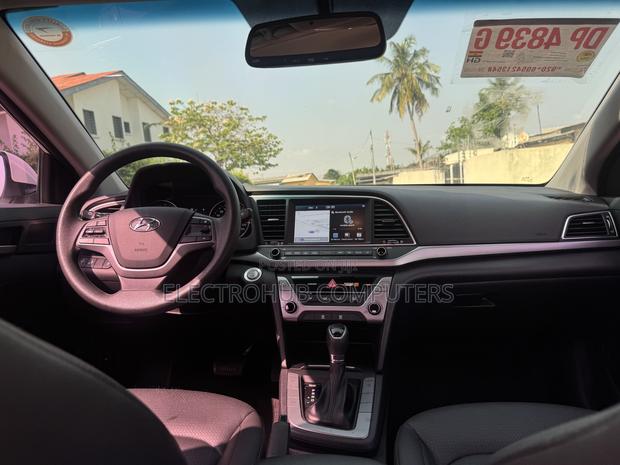 Hyundai Avante 2018 White