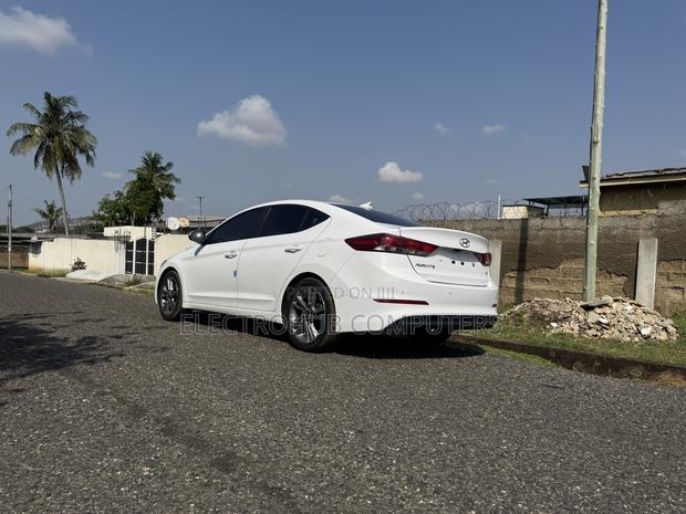 Hyundai Avante 2018 White