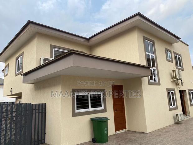 5bdrm Duplex in Airport Residential Area for sale · Photo 2